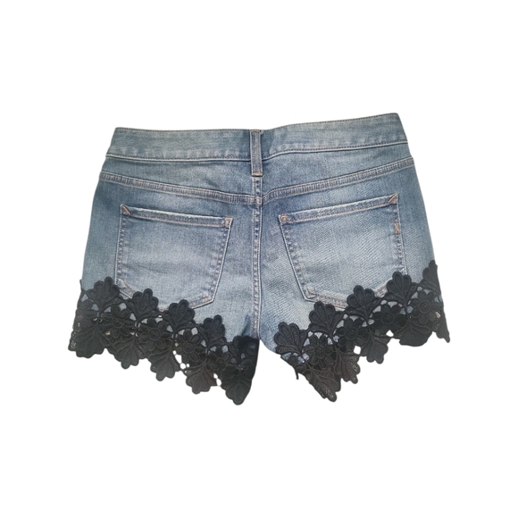 NWT Express Relaxed Low Rise Lace Trimmed Denim Shorts Sz 2 - Picture 4 of 12